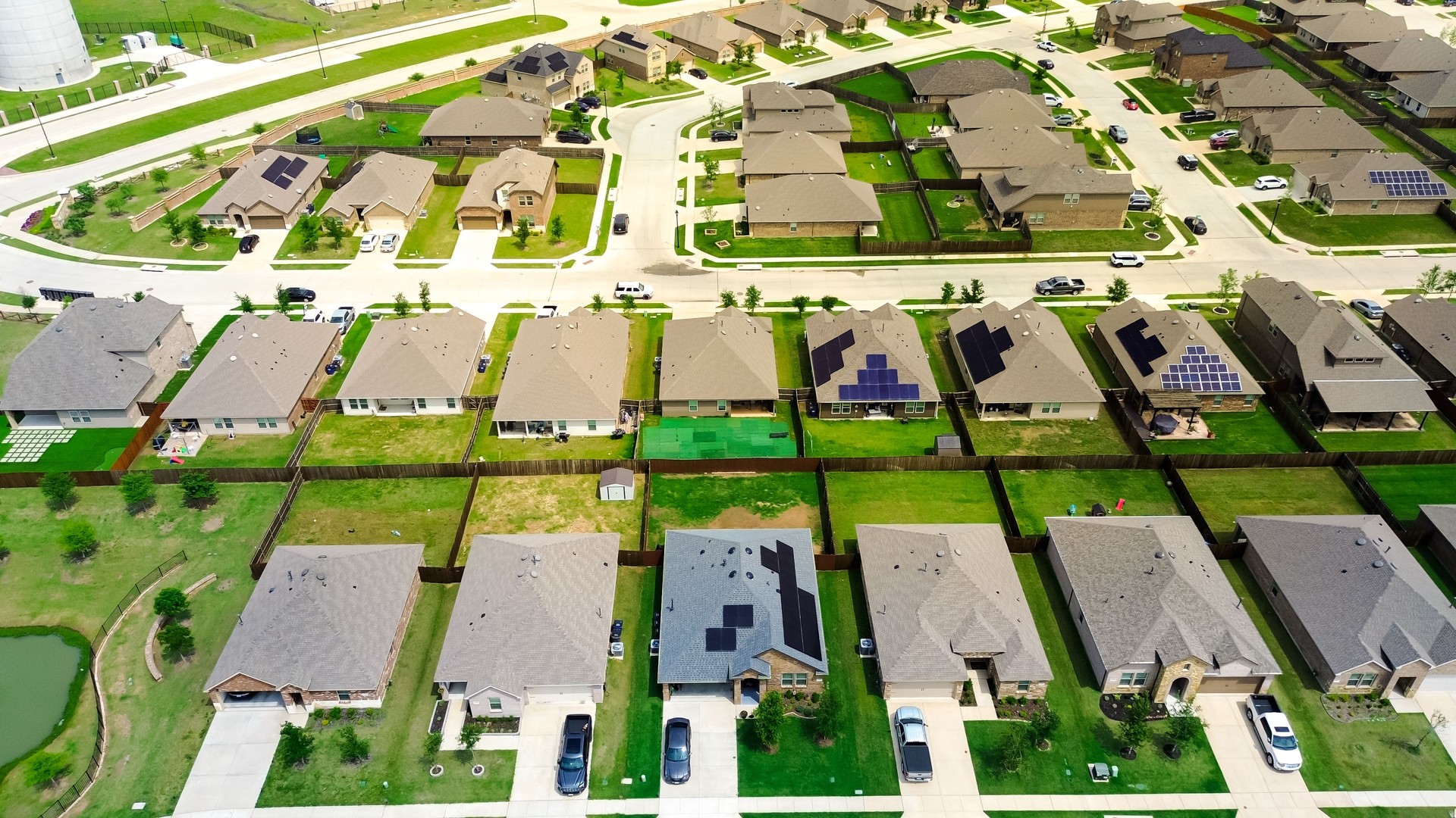 Lakeside new construction houses along Myrick Lane in rapid growing Princeton, Collin County, North Texas, clean energy efficiency home suburbs DFW metroplex, upscale waterfront residential area